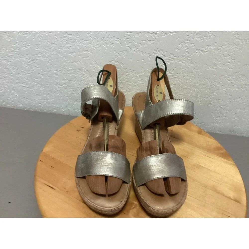Born Wedge Sandals Womens 9 Silver Metallic Leather Cork Platform F46330